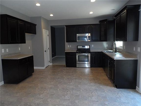 5th image of 407 Hidden Meadow Dr