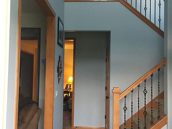 2-story foyer