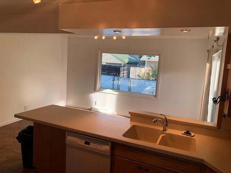 1412 Avenue D — Photo 8