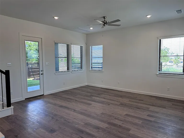 3331 Loam Ln — Photo 8