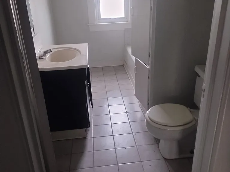 723 Cottage Grove Ave #723 — Photo 2