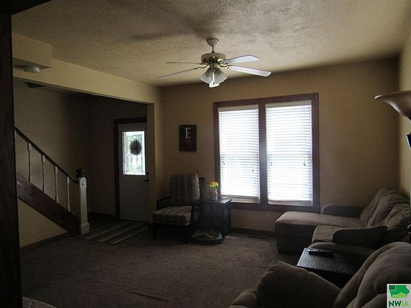 2nd image of 605 S Linn St