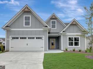 215 Redhaven Dr, Senoia, GA