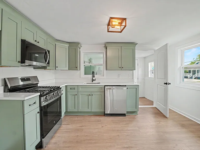 602 Staley Ave — Photo 8