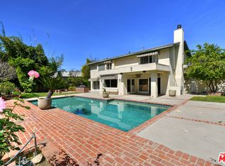 17616 Corinthian Dr, Encino, CA 91316