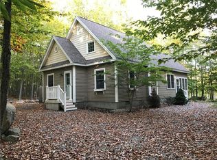 1729 High Point Dr, Raymond, ME 04071