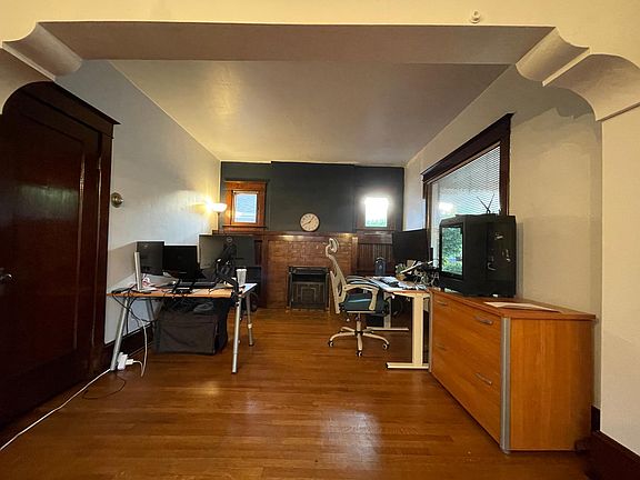 5th image of 614 E Bryan Ave