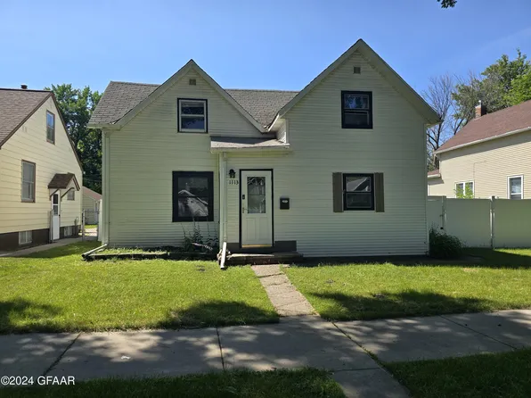 1113 5th Ave N, Grand Forks, ND 58203