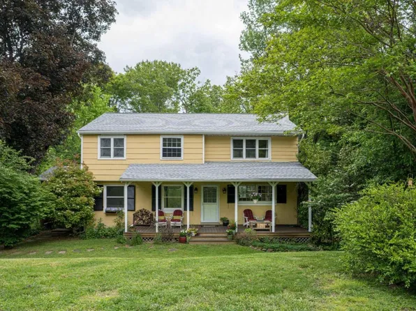 31 Green Valley Rd, Wallingford, PA 19086