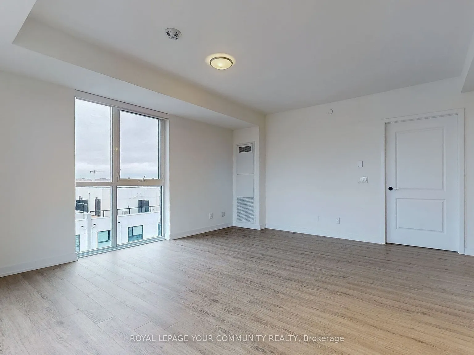 Oakvillage — Photo 3