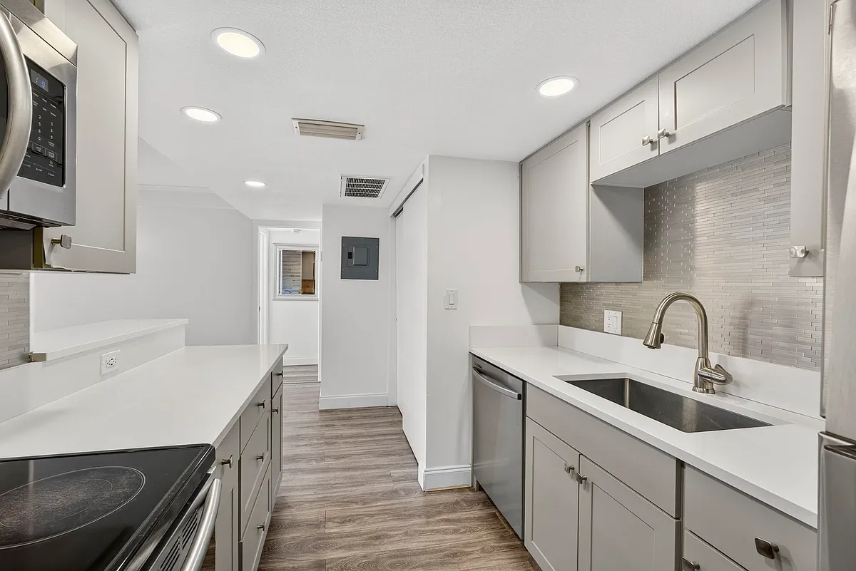 Building Photo - 612 Executive Center Dr #3107