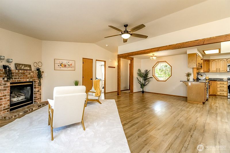5th image of 9120 Kelly Court NE