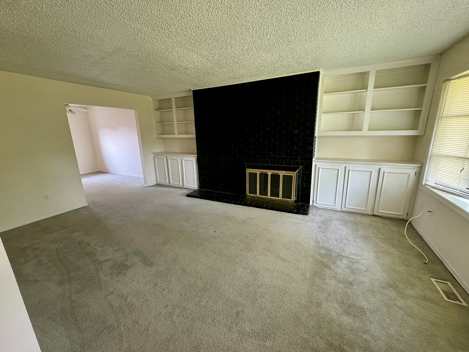 3 bed, 2.5 bath, 1688 sqft, $1,990 — Photo 4