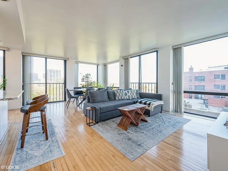 345 W Fullerton Pkwy #801 — Photo 3