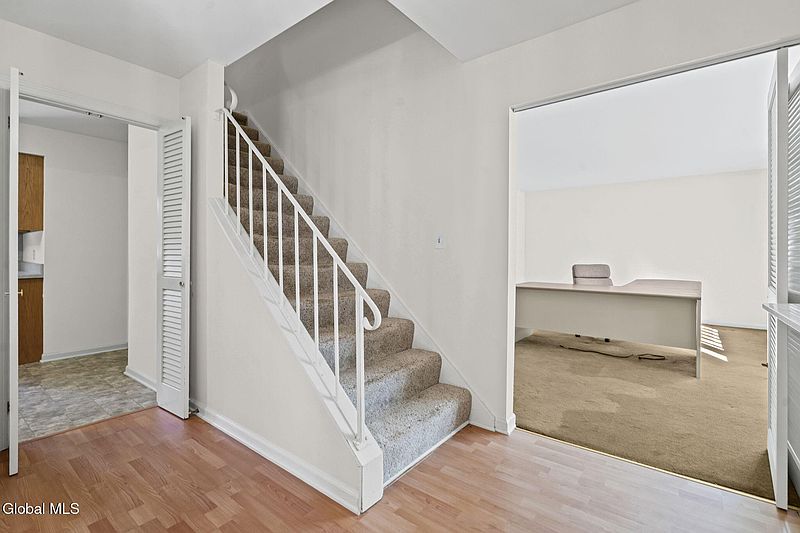 4th image of 21 Laury Lane