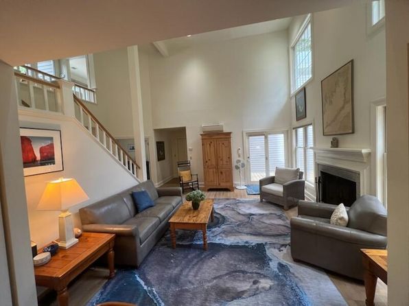 200 Sandpiper Ln #11, Tisbury, MA 02568