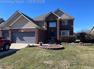 23756 Waterview Dr, New Boston, MI 48164