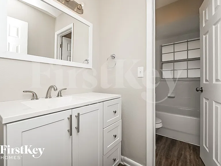 718 Kingswood Loop — Photo 13