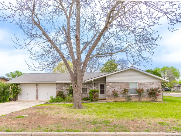 409 Pecan Dr., Schertz, TX 78154