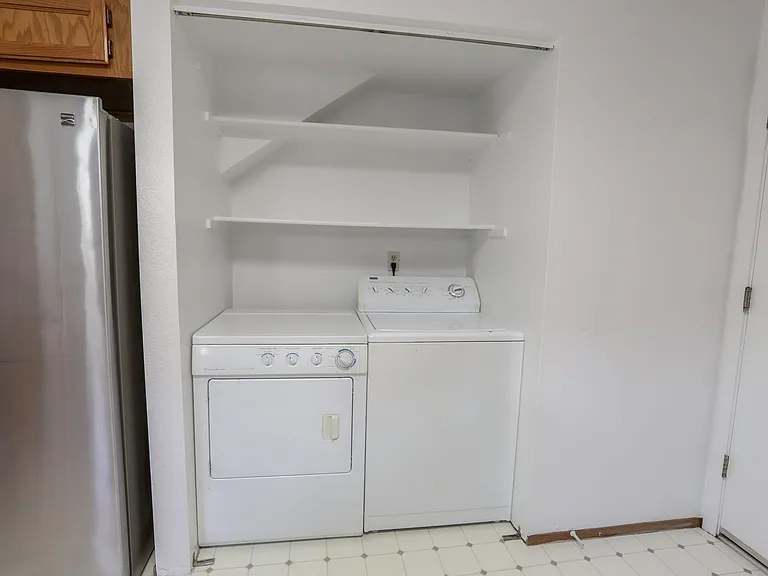 1055 Hull Ln — Photo 10