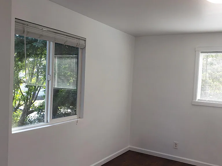 1034 NE 102nd St — Photo 21