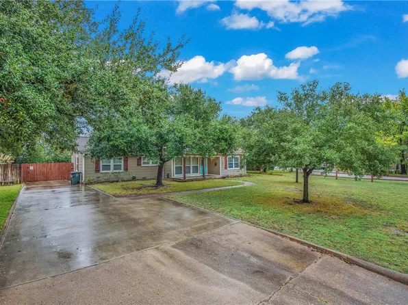 1705 Woodland Dr, Bryan, TX 77802