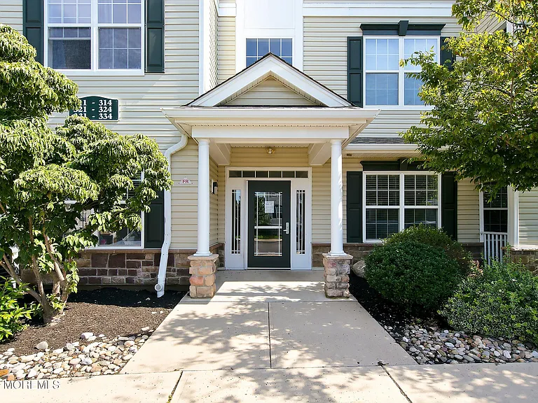 313 Mill Pond Way — Photo 1