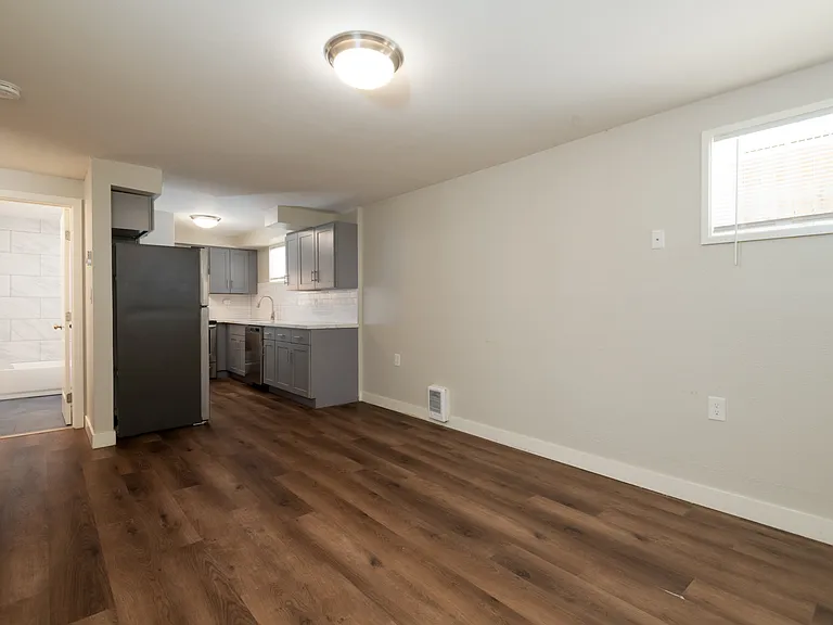 925 SW Holden St #2 — Photo 8