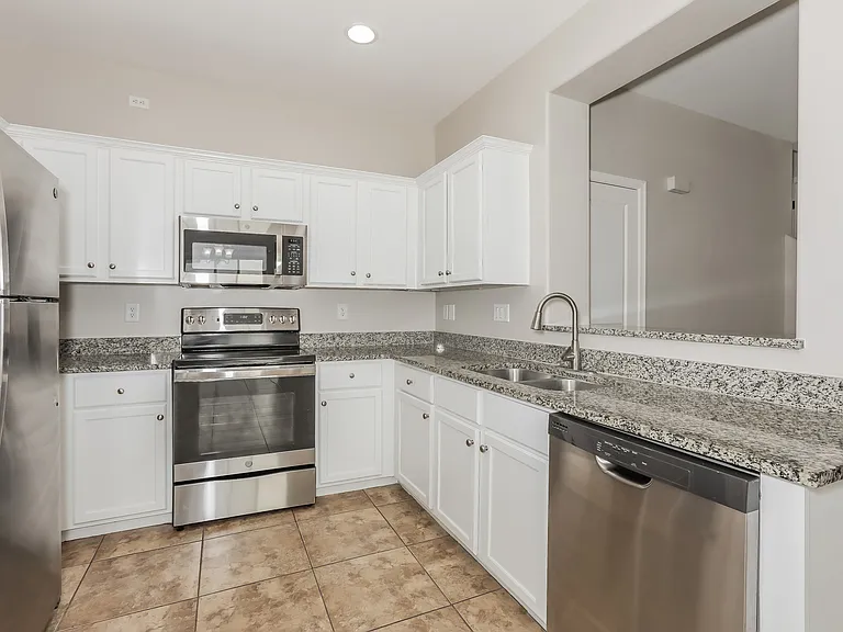 1648 E Joseph Way — Photo 2