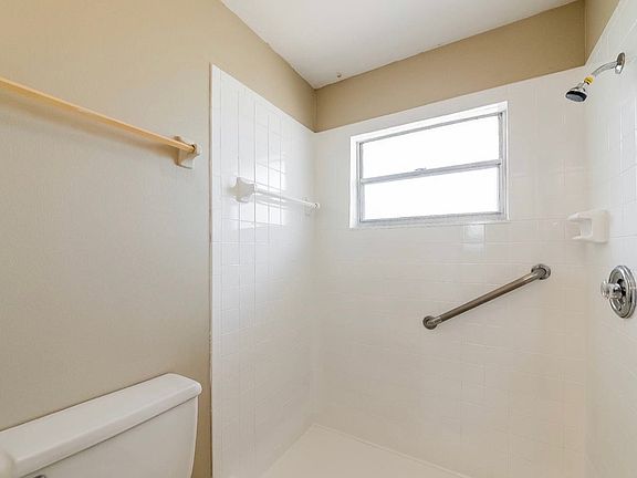 5th image of 4856 Montevista Dr