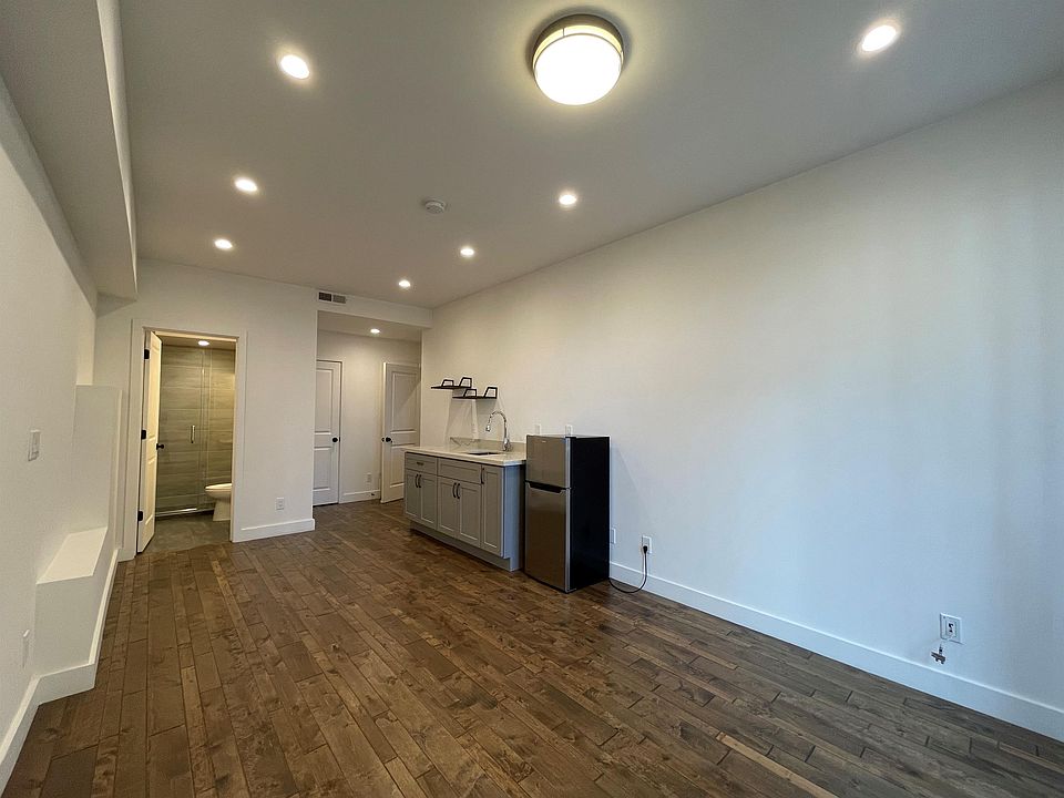 2nd image of 1674 Palou Ave #4