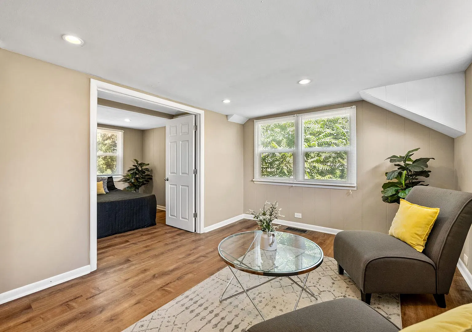 Spacious 2 Bedroom, 2 Bath in Lakewood! — Photo 1