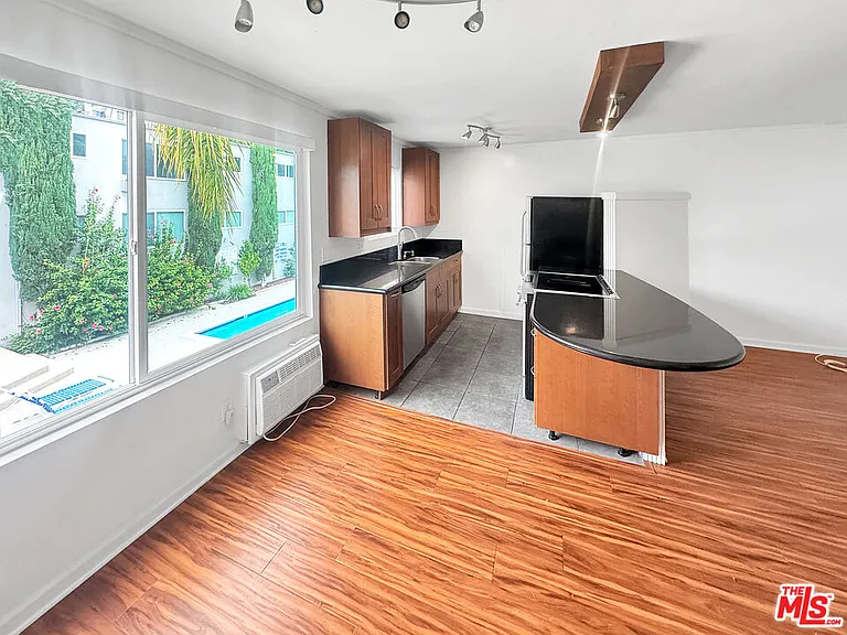 972 Larrabee St #221 — Photo 7