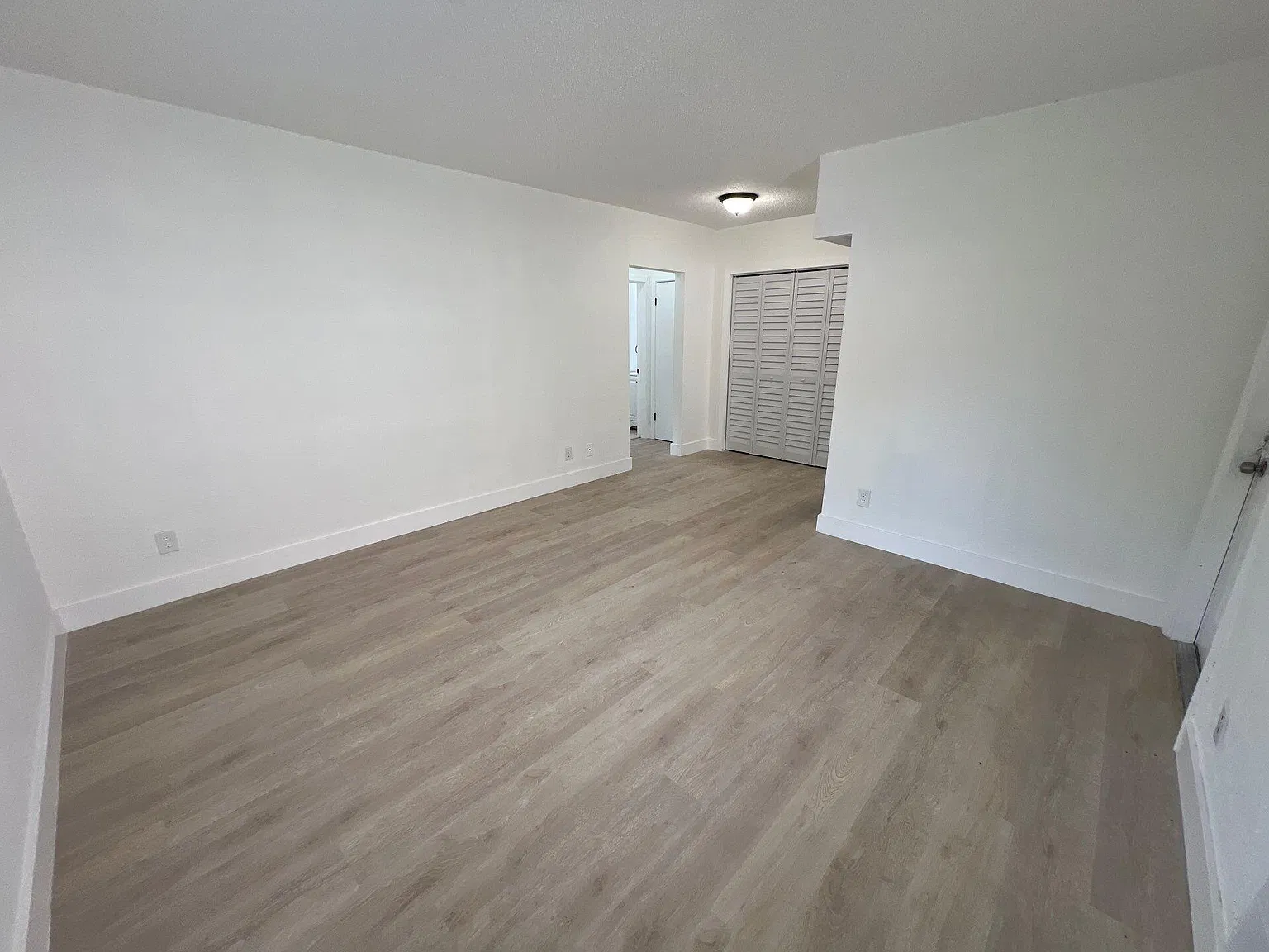 929 NW 3rd Ave — Photo 2