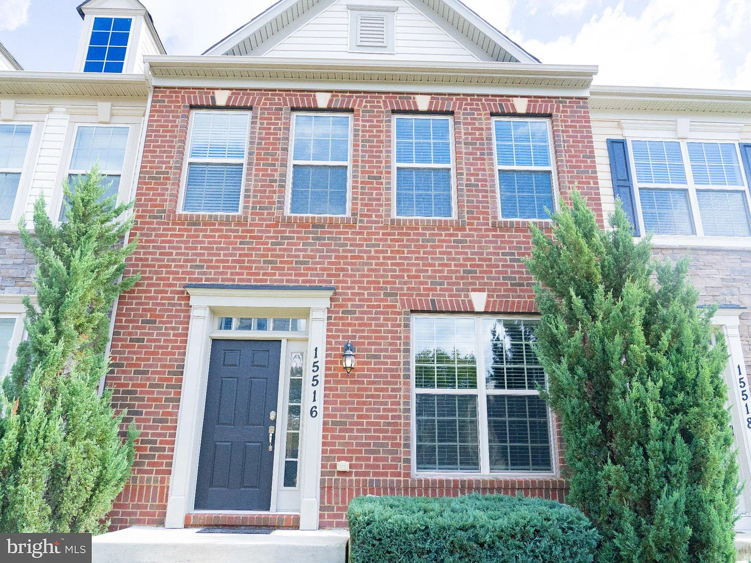3 bed, 4.0 bath, 2400 sqft, $3,250 — Photo 1