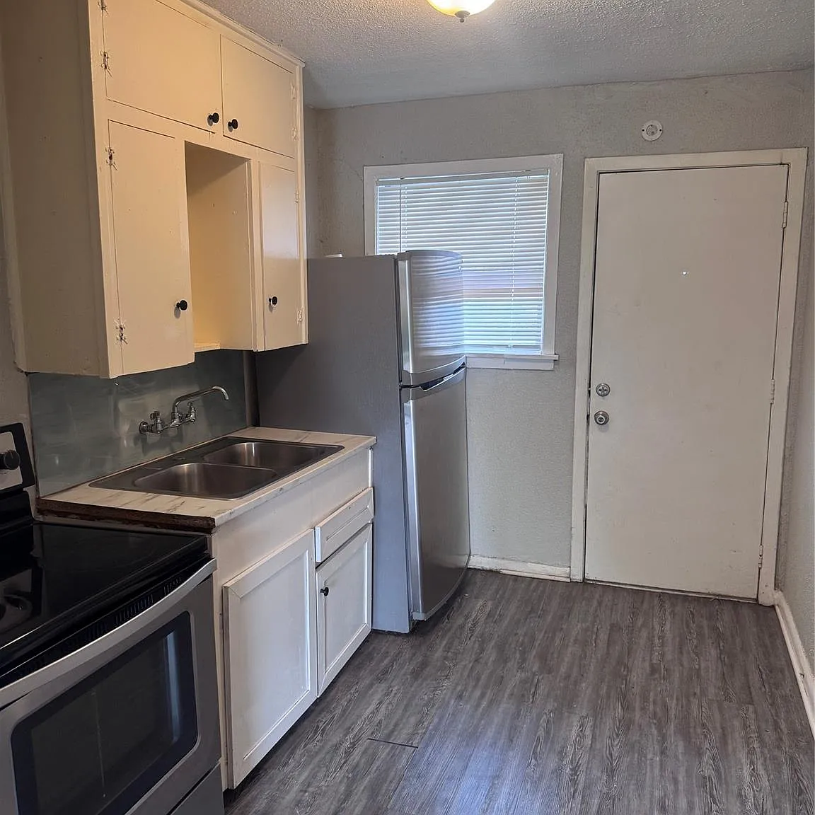 2 bed, 1.0 bath, 700 sqft, $895 — Photo 3