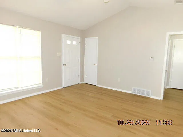3 bed, 2.0 bath, 1080 sqft, $1,650 — Photo 3