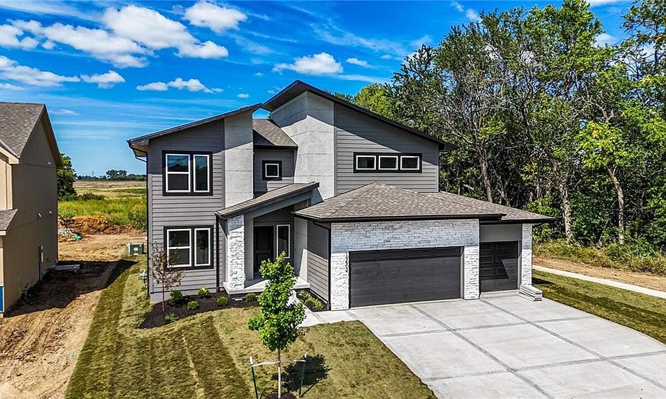 1st image of 1505 SW Meadowlark Ct