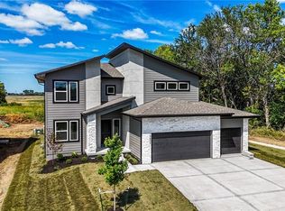 1505 SW Meadowlark Ct, Oak Grove, MO 64075