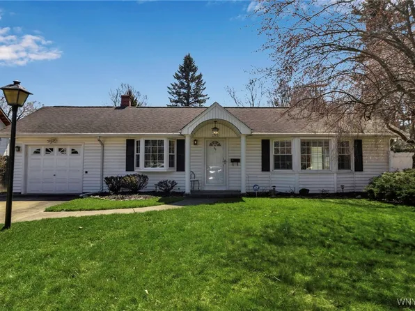 95 Brookside Dr, Williamsville, NY 14221