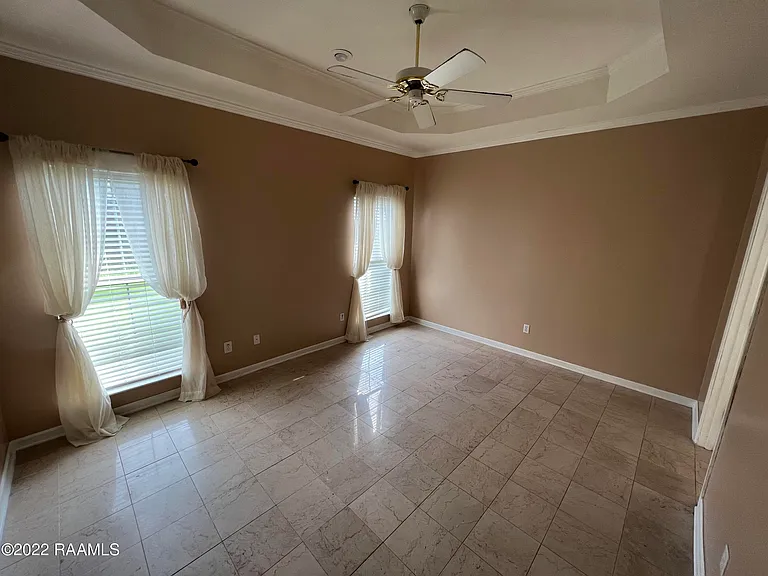 600 Glade Blvd — Photo 5