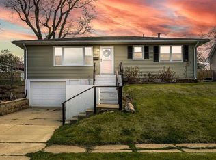 2165 Country Club Dr, Marion, IA 52302