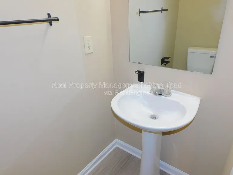 7185 Avenbury Cir — Photo 24