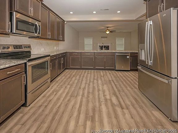 3rd image of 6821 Hunters Den Rd