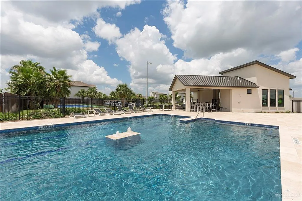 3 bed, 2.5 bath, 1768 sqft, $3,150 — Photo 2