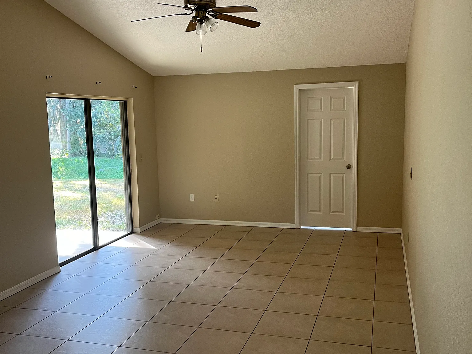 3 bed, 1236 sqft, $1,795 — Photo 4