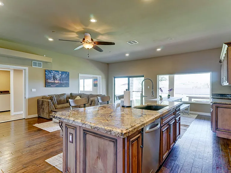 E Cactus Rd — Photo 6