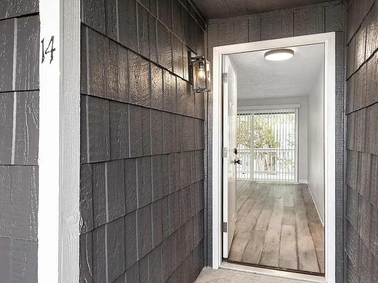 2550 N Vassault St — Photo 20