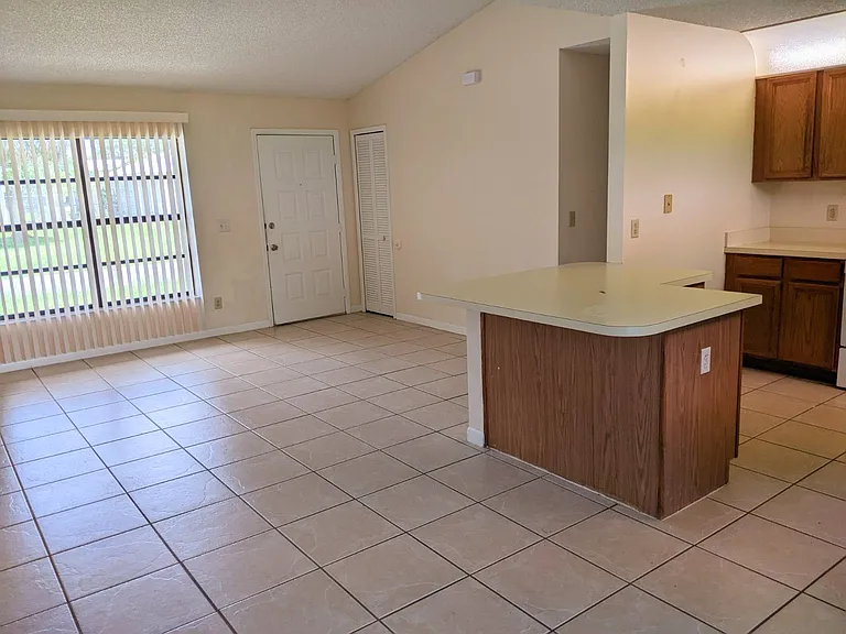 1420 Waldrun St SE — Photo 4