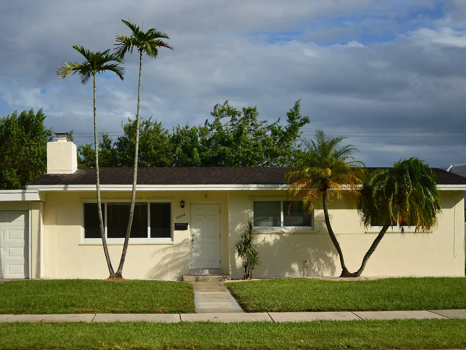 3 bed, 1.5 bath, 1300 sqft, $3,300 — Photo 1